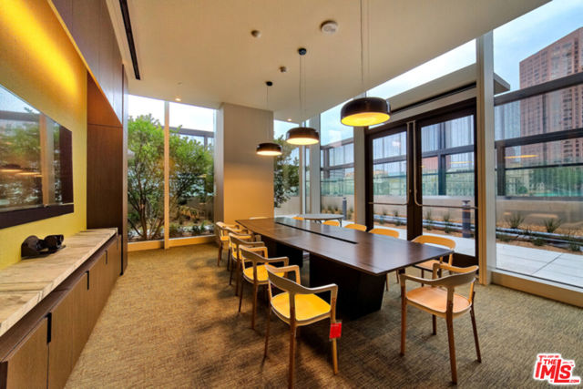 889 Francisco Street, Los Angeles CA: https://media.crmls.org/mediaz/2b16848c-8afc-41e5-9bb0-21a5ac98ae32.jpg