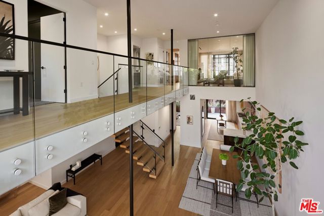 702 N Doheny Drive, West Hollywood CA: https://media.crmls.org/mediaz/2b1699a1-8b91-4880-b094-1552185d2e91.jpg