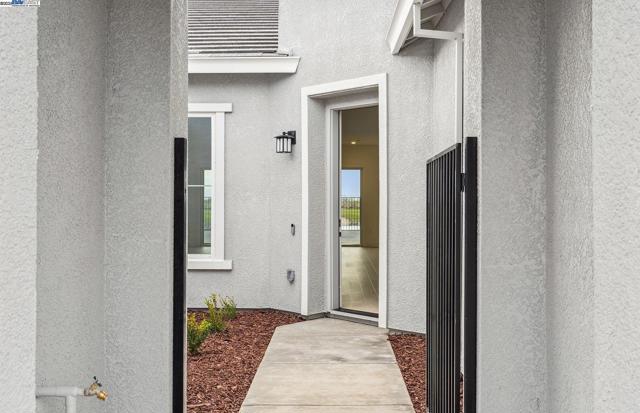 17685 Brightwood Avenue, Lathrop CA: https://media.crmls.org/mediaz/2b16b547-ea77-439c-91b9-0eadcd9aba67.jpg