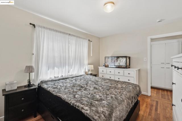 688 Alcatraz Ave, Oakland CA: https://media.crmls.org/mediaz/2b16d25f-923c-48dd-9edb-49de502095ea.jpg