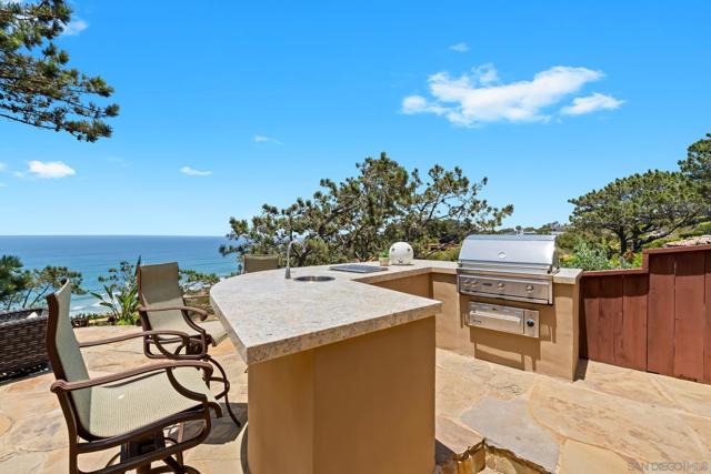 354 Ocean View Ave, Del Mar CA: https://media.crmls.org/mediaz/2b16de76-681e-498b-a0c4-8ff90458939c.jpg