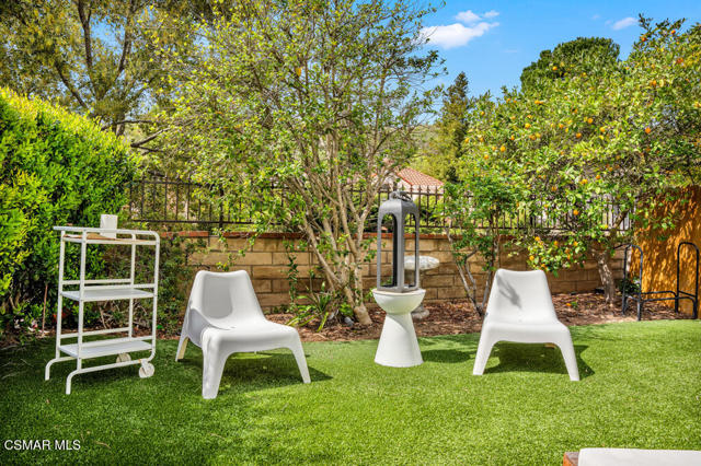 6057 Rainbow Hill Road, Agoura Hills CA: https://media.crmls.org/mediaz/2b173dc2-2d2f-40d3-968d-a2868ddc2c71.jpg