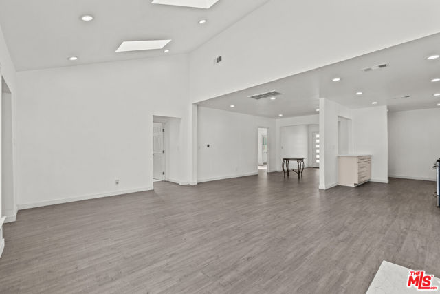 15153 La Maida Street, Sherman Oaks CA: https://media.crmls.org/mediaz/2b178713-7c51-4e3a-b718-a00927892ce4.jpg