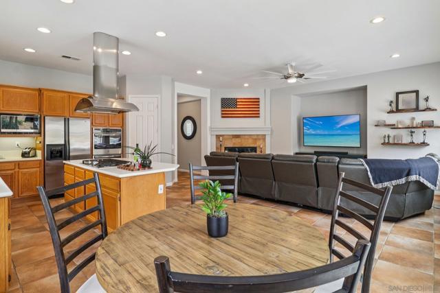 1648 Brady Cir, Carlsbad CA: https://media.crmls.org/mediaz/2b181afc-0af5-4dc1-92b9-8b143d14eb2a.jpg