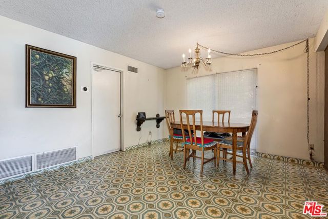 24561 Calvert Street, Woodland Hills CA: https://media.crmls.org/mediaz/2b1842a3-5476-4b20-ac4e-c56e5d58357e.jpg