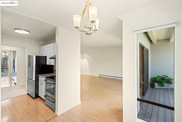 2 Commodore DR, Emeryville CA: https://media.crmls.org/mediaz/2b189417-fba2-449f-ab3f-8d5575cc619b.jpg
