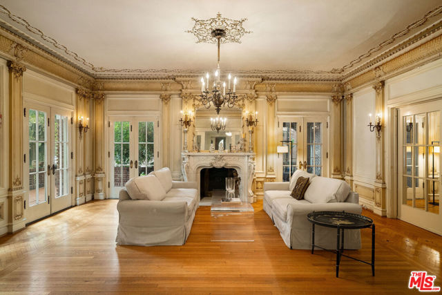 1130 Westchester Place, Los Angeles CA: https://media.crmls.org/mediaz/2b1899f5-d3db-4758-8c0e-5a6cbec86af5.jpg