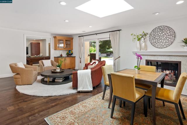 2142 Deer Oak Way, Danville CA: https://media.crmls.org/mediaz/2b18bbaf-d19b-451b-b9d2-2ac9069a5190.jpg