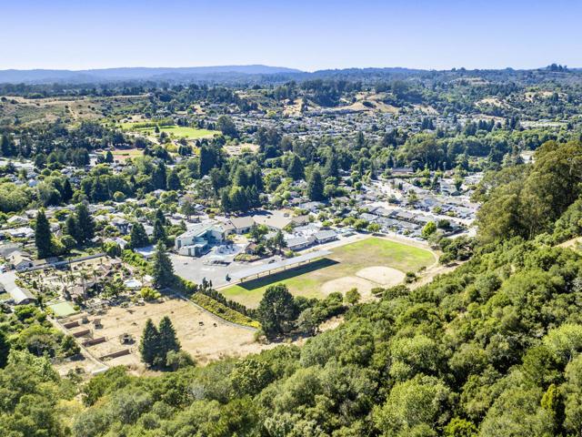 3300 Crystal Heights Drive, Soquel CA: https://media.crmls.org/mediaz/2b18dd88-b05e-49b3-954f-e87f48c77d4b.jpg