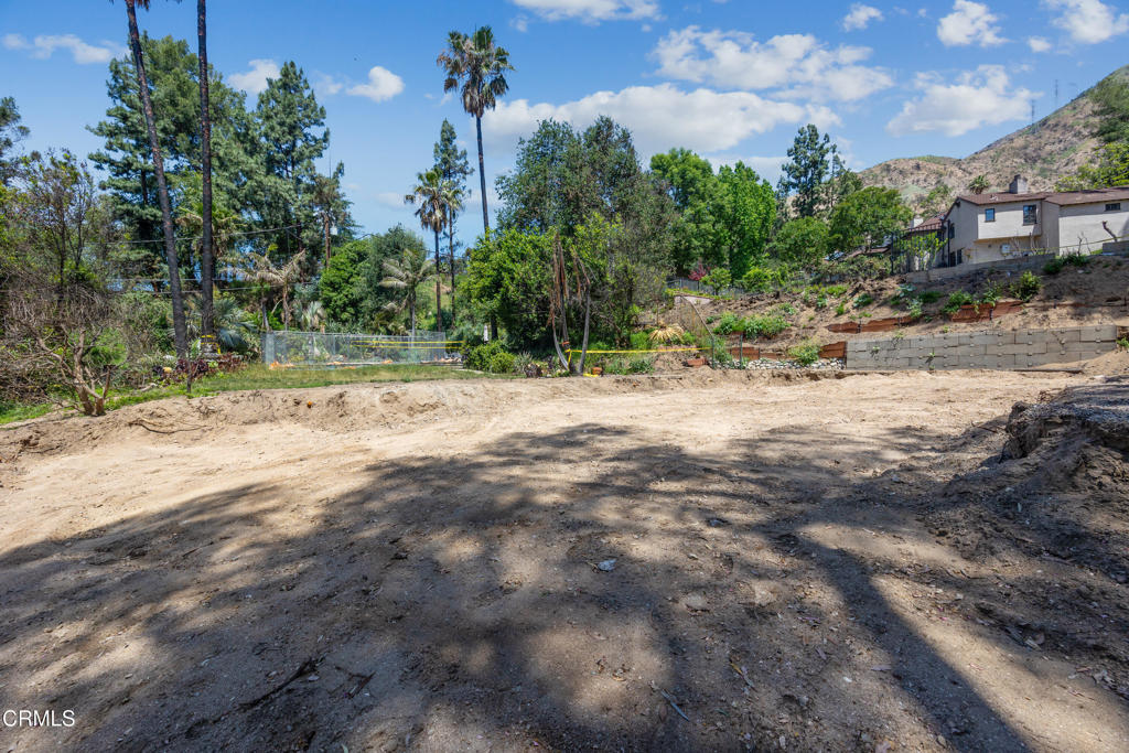 https://media.crmls.org/mediaz/2b18f2d3-365a-4687-b1bb-33c7f3f35bd4.jpg?preset=X-Large
