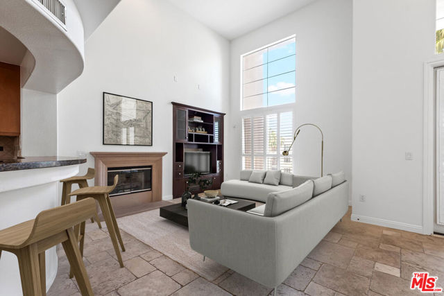 5831 Seawalk Drive, Playa Vista CA: https://media.crmls.org/mediaz/2b19132f-0c92-4a64-9527-a90b0f9fb888.jpg