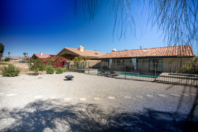 43725 Texas Avenue, Palm Desert CA: https://media.crmls.org/mediaz/2b191a9e-d17c-46f8-830f-249f183282dc.jpg