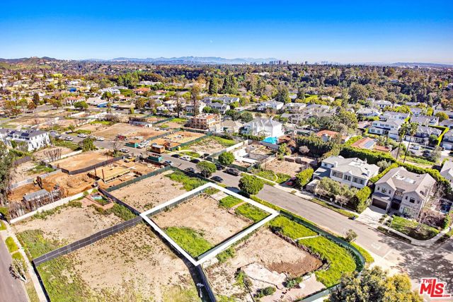 515 Chapala Drive, Pacific Palisades CA: https://media.crmls.org/mediaz/2b192df1-23bb-40ff-abc6-152744accefd.jpg