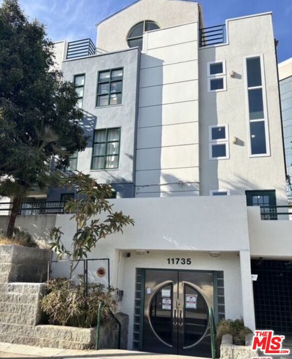 11735 Dorothy Street, Los Angeles, CA 90049