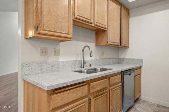 Detail Gallery Image 13 of 38 For 4201 via Marisol #330,  Los Angeles,  CA 90042 - 2 Beds | 2 Baths