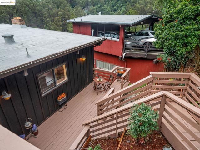 6866 Thornhill Dr, Oakland CA: https://media.crmls.org/mediaz/2b19e8fb-b6ba-49c0-ad39-da42c71c19f4.jpg