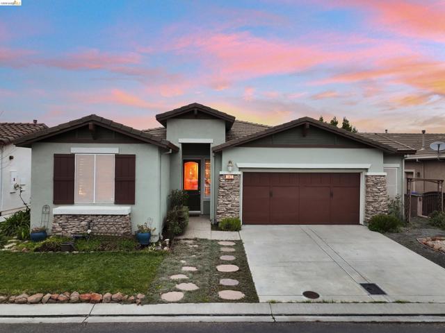 342 Desert Forest Ct, Rio Vista CA: https://media.crmls.org/mediaz/2b1a0905-17fe-40f2-a1fb-d6fd378dec5d.jpg