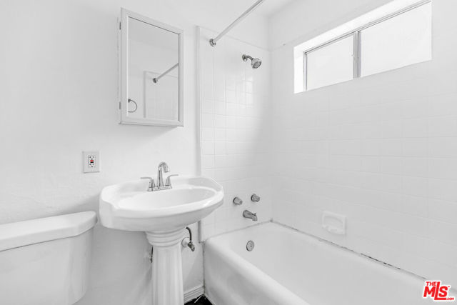 5918 1/2 Willoughby Avenue, Los Angeles CA: https://media.crmls.org/mediaz/2b1a329a-b9fe-4626-8dc3-a95a1d8ed1df.jpg