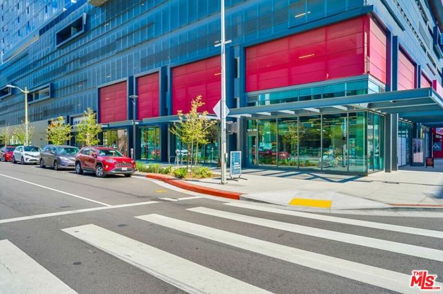 1130 S Flower Street, Los Angeles CA: https://media.crmls.org/mediaz/2b1abfa3-1f0b-4292-8e97-8535b73a0982.jpg