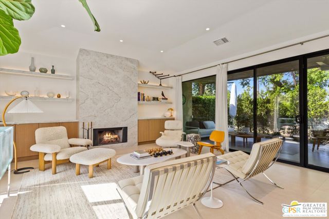 2264 Oakcrest Drive, Palm Springs, CA 92264