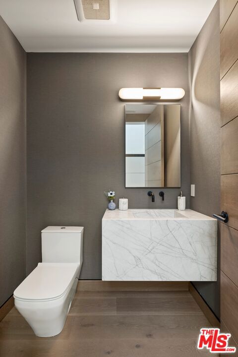 714 N La Jolla Avenue, Los Angeles CA: https://media.crmls.org/mediaz/2b1b9b0d-a6de-4f36-bcc2-0116b500ddf4.jpg