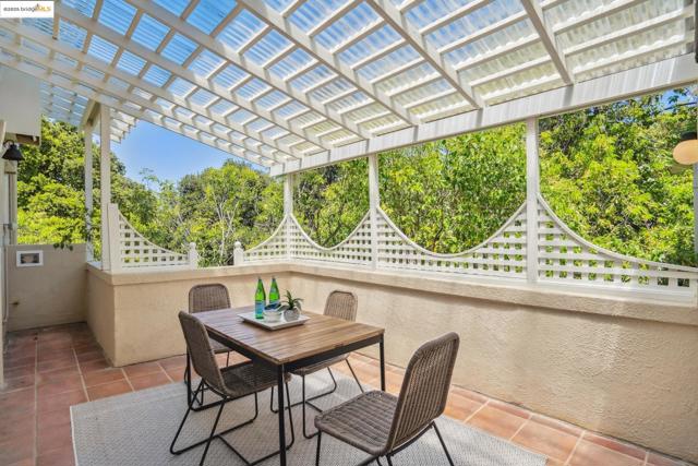 6051 MARGARIDO Dr, Oakland CA: https://media.crmls.org/mediaz/2b1ba80c-c535-4daf-847f-10b83ab5d660.jpg