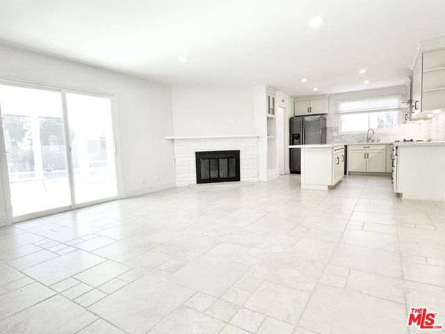 23744 Hartland Street, West Hills CA: https://media.crmls.org/mediaz/2b1c1916-f8bc-4945-beca-f5be81a713f9.jpg