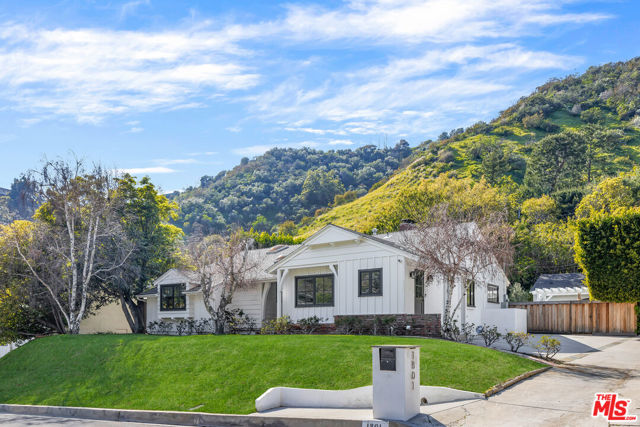1801 San Ysidro Drive, Beverly Hills CA: https://media.crmls.org/mediaz/2b1c7563-eba0-4b1b-846a-ca6a6ac21ede.jpg