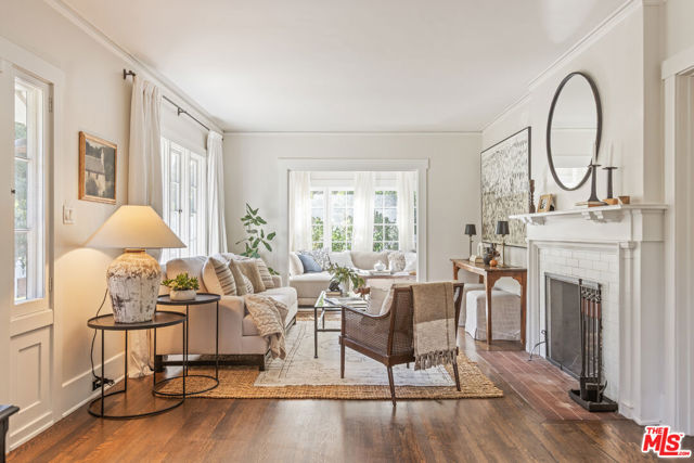 601 S Hudson Avenue, Pasadena CA: https://media.crmls.org/mediaz/2b1d7f7a-91cf-41c7-b917-cdd614cdf98d.jpg