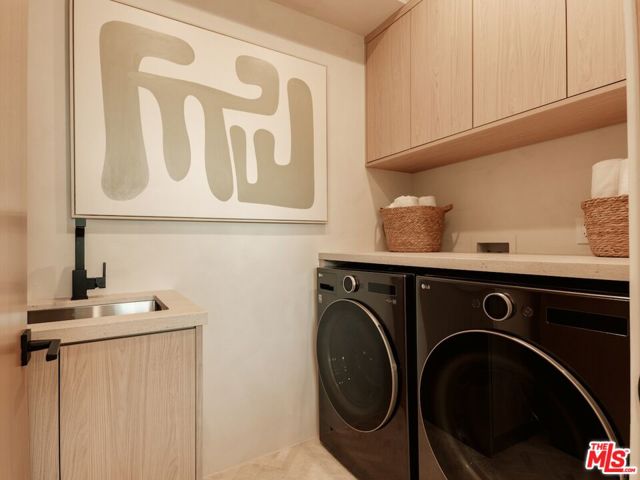 517 N Edinburgh Avenue, Los Angeles CA: https://media.crmls.org/mediaz/2b1de1f8-11ea-47bc-8015-64231dd94927.jpg