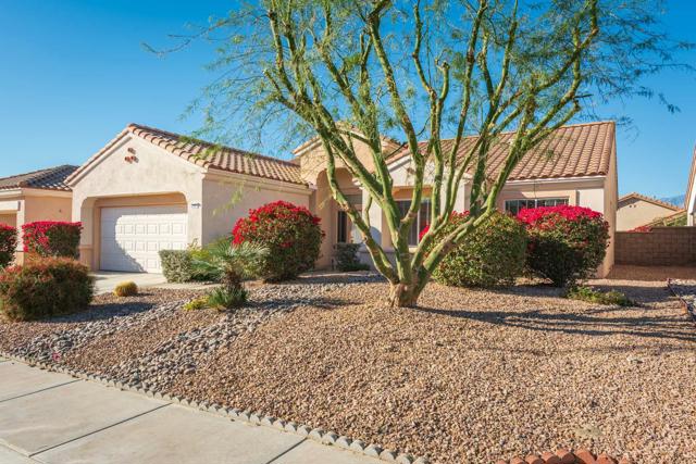 37417 Mojave Sage Street, Palm Desert CA: https://media.crmls.org/mediaz/2b1df013-dbe9-43d4-adb3-257ff89018cf.jpg