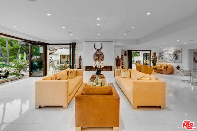 1821 Loma Vista Drive, Beverly Hills CA: https://media.crmls.org/mediaz/2b1e227e-aa16-4a8d-89d9-cdc61692bc9b.jpg