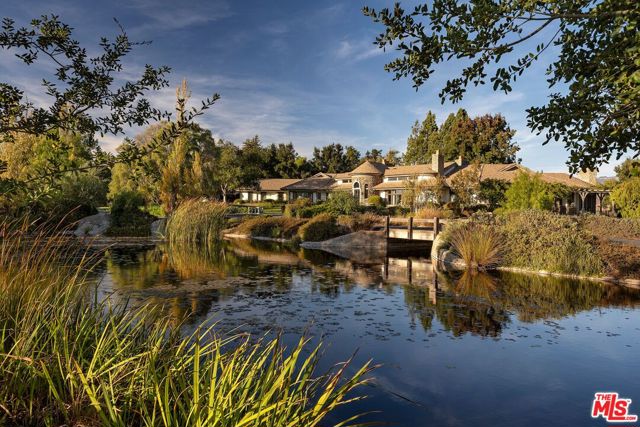 1430 Count Fleet Street, Santa Ynez CA: https://media.crmls.org/mediaz/2b1eada0-2672-4342-84e5-e308a43cd389.jpg