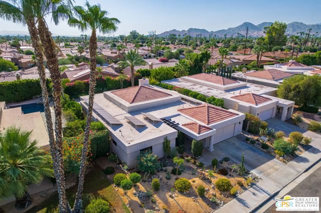 40840 Centennial Circle, Palm Desert CA: https://media.crmls.org/mediaz/2b1ee83e-2ef7-4bbb-a964-beb66fe93a7b.jpg