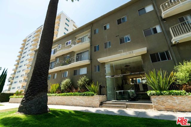 123 California Avenue, Santa Monica CA: https://media.crmls.org/mediaz/2b1f433c-c289-4ba2-8b8c-5cfef425278c.jpg