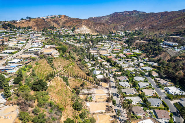 1227 Bienveneda Avenue, Pacific Palisades CA: https://media.crmls.org/mediaz/2b1f48b5-fb4d-4afc-9f50-839928f8c6df.jpg
