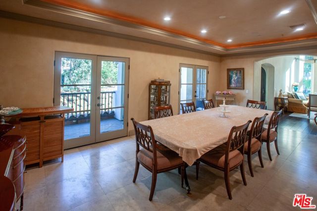 3501 Caribeth Drive, Encino CA: https://media.crmls.org/mediaz/2b1fb74a-3839-4361-86e7-01f7d72ba237.jpg