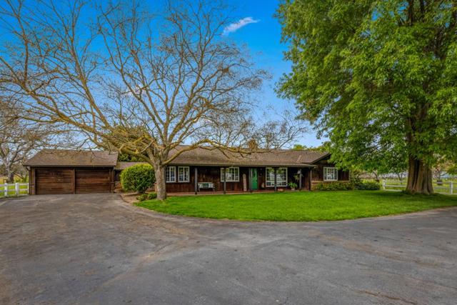 13755 Columbet Avenue, San Martin CA: https://media.crmls.org/mediaz/2b1fc243-56cc-4ffa-a2c6-a57ad794fe1b.jpg