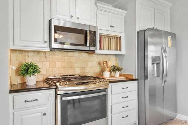 3033 Browning, San Diego CA: https://media.crmls.org/mediaz/2b1ff27b-d67f-4632-b1a4-e182f90154a2.jpg