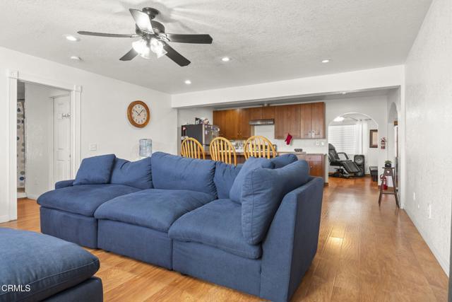 Detail Gallery Image 11 of 52 For 320 D St, Fillmore,  CA 93015 - 4 Beds | 2/1 Baths