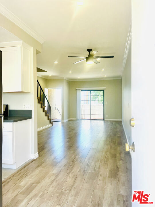 4349 CAHUENGA, Toluca Lake CA: https://media.crmls.org/mediaz/2b211dc5-8027-47fd-a263-8cf694bf4900.jpg