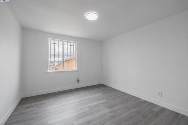 1039 91St Ave, Oakland CA: https://media.crmls.org/mediaz/2b215485-6cc6-4570-9651-3c31ef43b5a5.jpg
