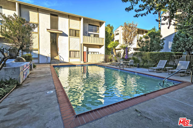18433 Hatteras Street, Tarzana CA: https://media.crmls.org/mediaz/2b217174-8be0-469a-92a5-cb50511b71f8.jpg