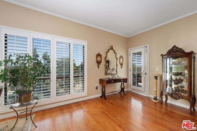 645 Wilcox Avenue, Los Angeles CA: https://media.crmls.org/mediaz/2b2189b5-0b09-4a91-9162-cb7e726b498f.jpg