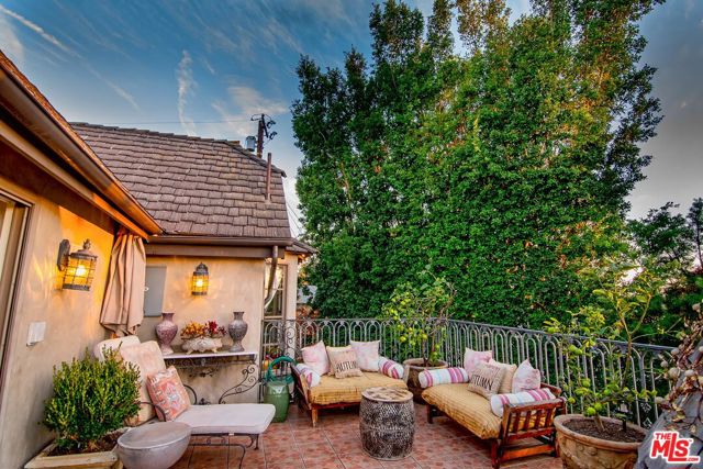 2653 PATRICIA Avenue, Los Angeles CA: https://media.crmls.org/mediaz/2b21b3bb-9088-4015-ab15-f8301ac2dbf7.jpg