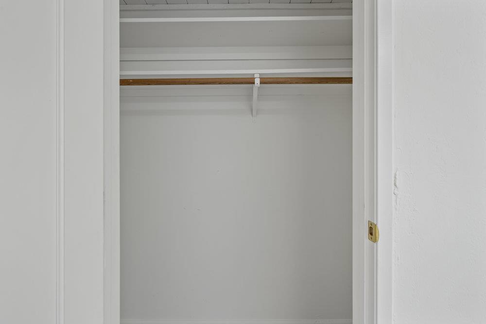 https://media.crmls.org/mediaz/2b21e490-e54c-4a77-b2fb-1d5b841c887f.jpg?preset=X-Large