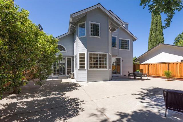 18 Melvin Henry Court, Redwood City CA: https://media.crmls.org/mediaz/2b21ffdd-9010-48f5-a7f8-a4113ab3f1ea.jpg