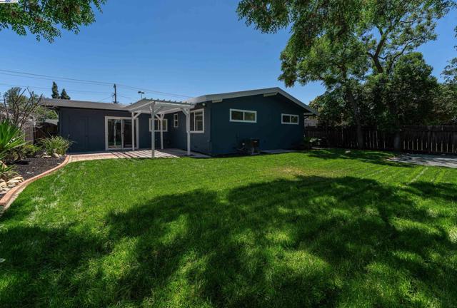 1172 Pine St, Livermore CA: https://media.crmls.org/mediaz/2b220141-2fb1-4794-bc2e-04fd2f09ef93.jpg