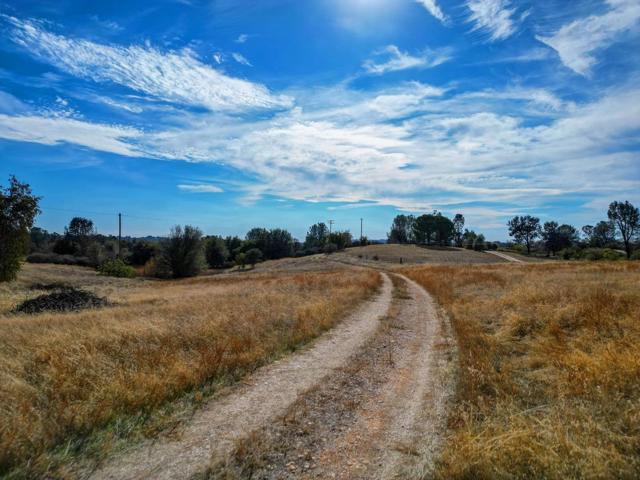 4505 4 X Ranch Road, Burson CA: https://media.crmls.org/mediaz/2b221e54-6e74-4666-bd98-22901ceb49d9.jpg