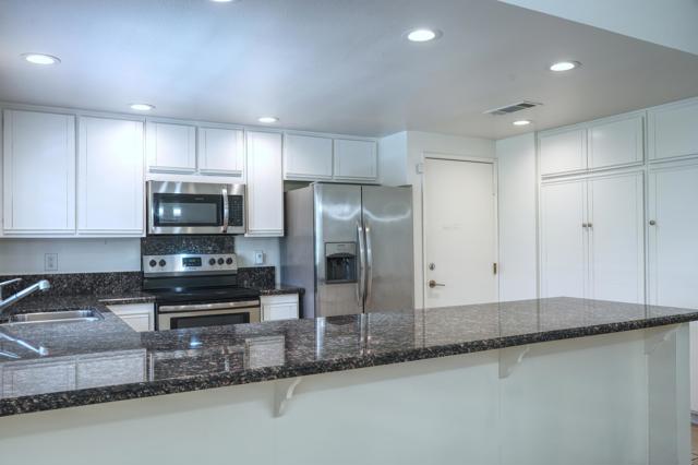 43902 Via Palma, Palm Desert CA: https://media.crmls.org/mediaz/2b225e6b-6185-4b9c-ab31-243fe827b999.jpg